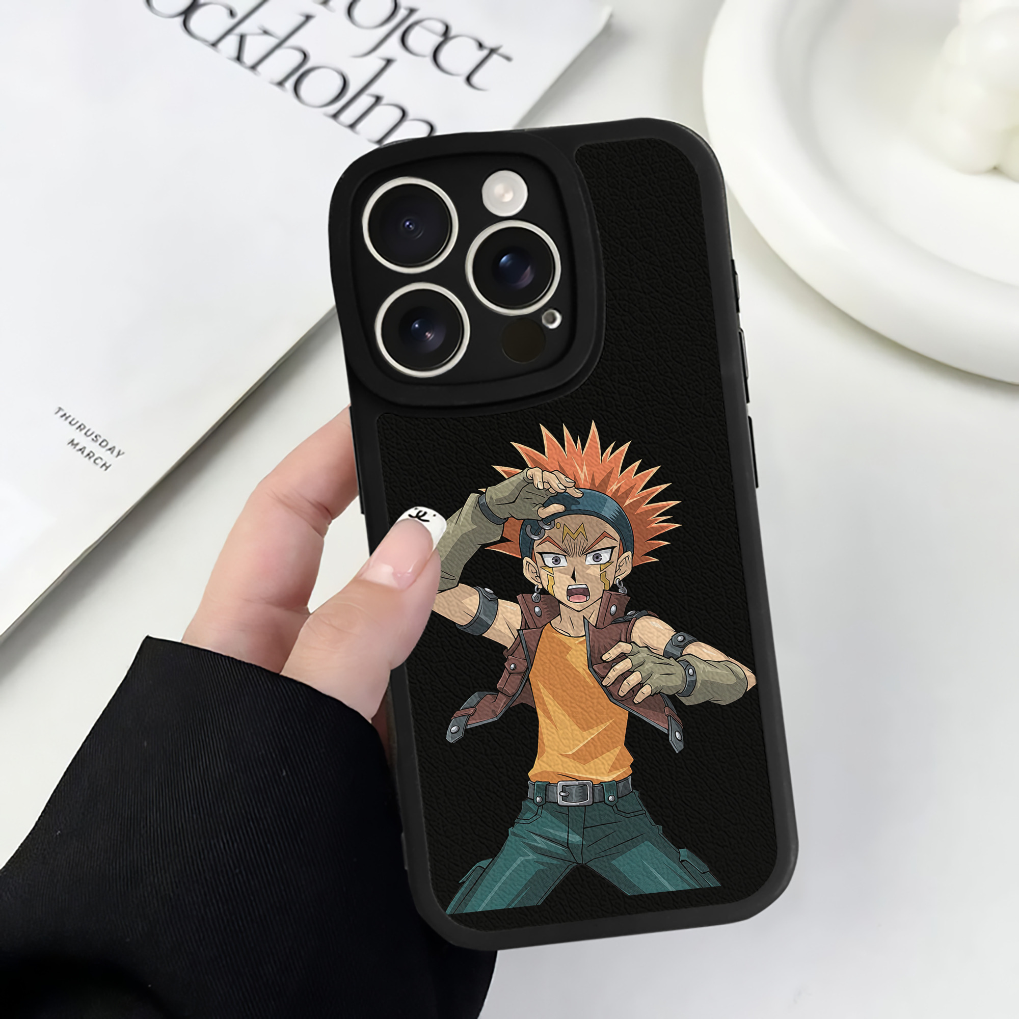 （画像用） 遊☆戯☆王 Yu-Gi-Oh! 【iPhone 16シリーズ対応】シリコンスマホケース（レザー調） 材質：シリコン